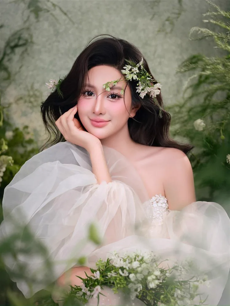 Makeup nàng thơ lãng mạn với hoa cài tóc