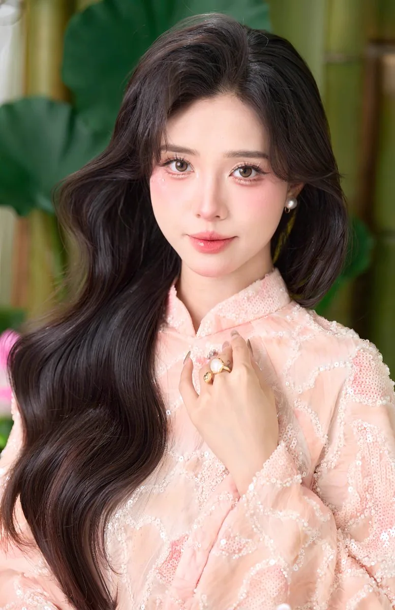 Cô dâu ăn hỏi với áo dài hồng pastel