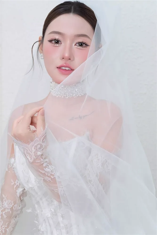 Cô dâu với voan cưới mềm mại, phong cách trong trẻo